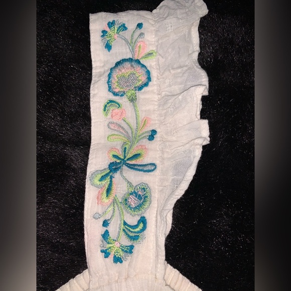 Madewell Cream Ruffle Strap Tank Top Embroidered Strap
Swing Top - Picture 6 of 14